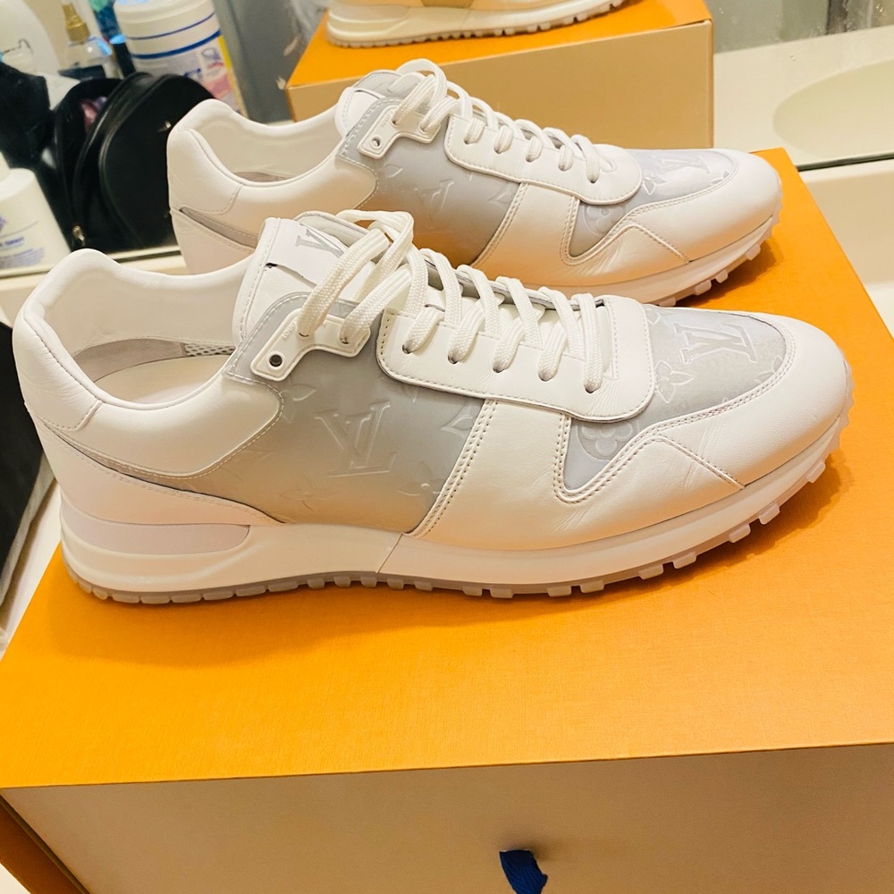 LOUIS VUITTON SNEAKERS 8.5